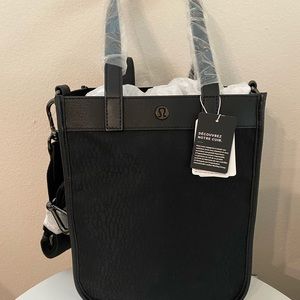 Lululemon tote mini 8L
